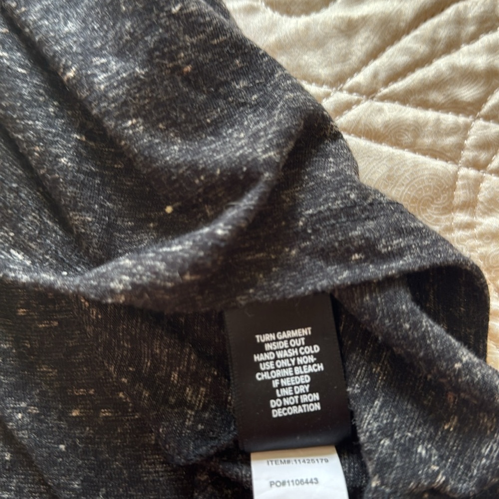 Torrid Rhinestone Embellished Classic Fit Tee in Heathered Charcoal. Size Large. - Picture 7 of 8